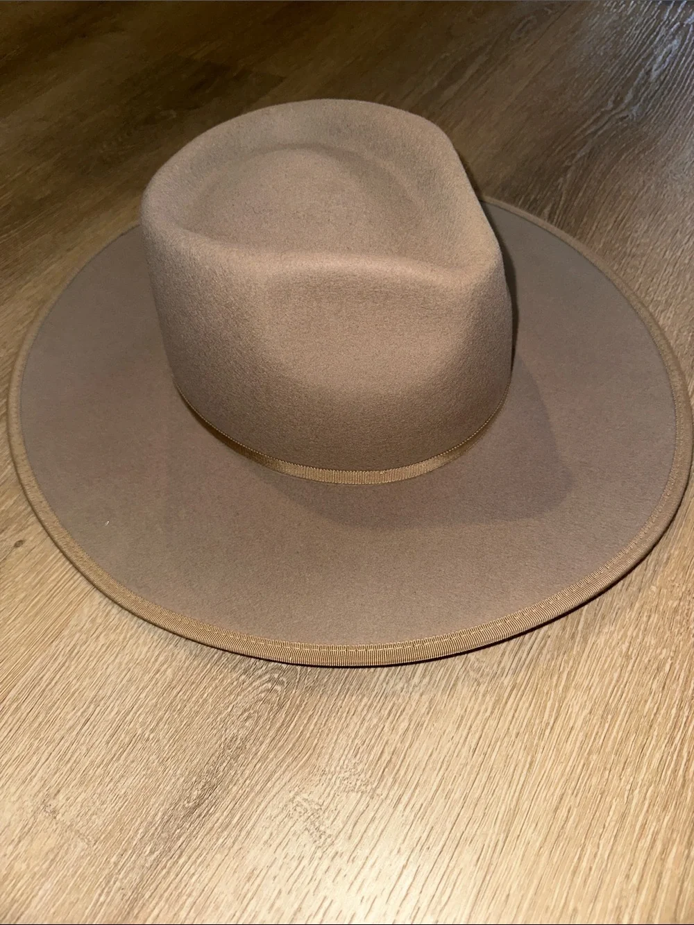 Women’s wide brim hat